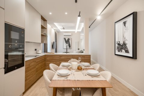 3 dormitorios Apartment en Madrid, Spain No. 27507 7