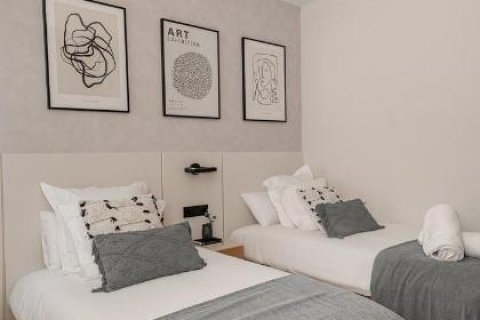 2 bedrooms Apartment in Madrid, Spain No. 27505 11