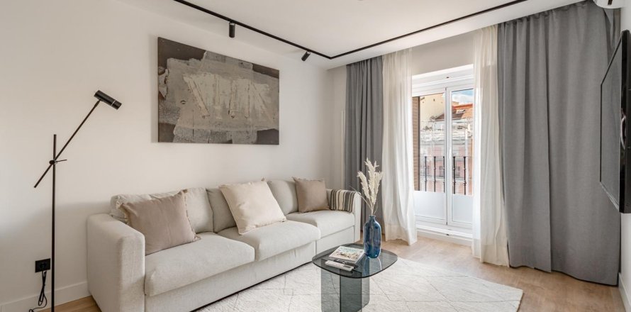 3 bedrooms Apartment in Madrid, Spain No. 27506