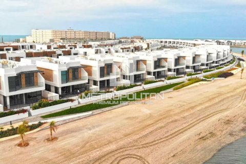 2 bedrooms Townhouse in Mina Al Arab, UAE No. 5804 3