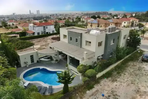 7 bedrooms House in Agios Athanasios, Cyprus No. 40260 1