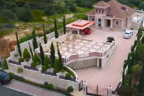 6 bedrooms Villa in Kouklia, Cyprus No. 29957 1