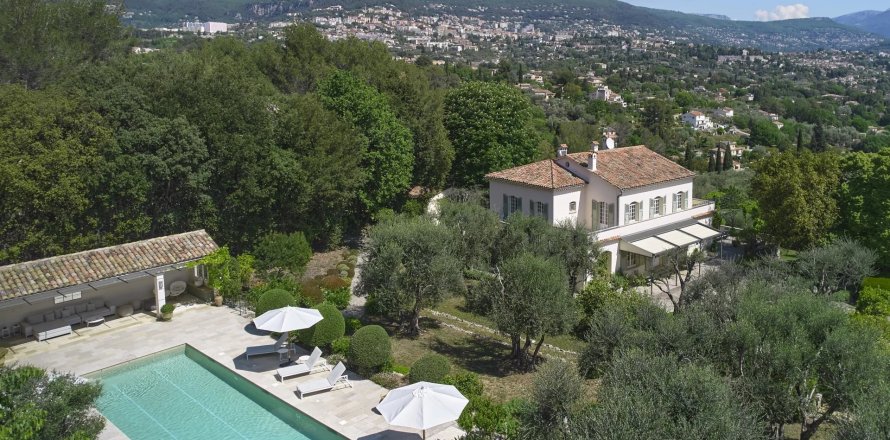 7 bedrooms Villa in Grasse, France No. 67211