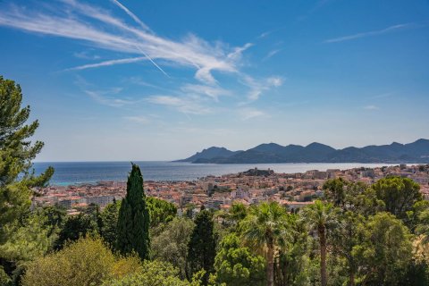 8 bedrooms Villa in Cannes, France No. 67223 3