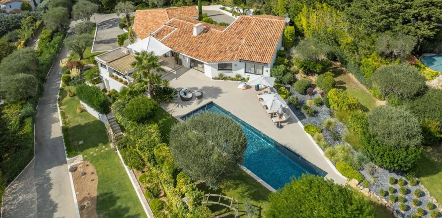 5 bedrooms Villa in Mougins, France No. 67213