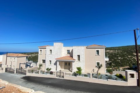 6 bedrooms Villa in Paphos, Cyprus No. 37777 1