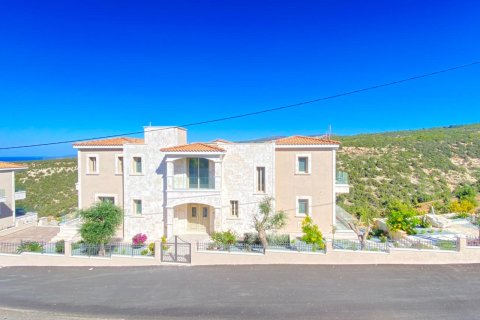 6 bedrooms Villa in Paphos, Cyprus No. 37776 1