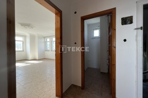 4+1 Villa à Besikduzu, Turkey No. 11837 23