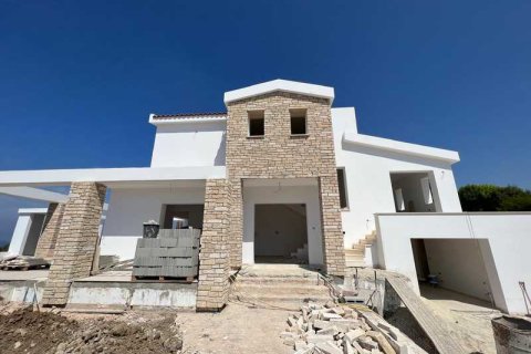 4 bedrooms Villa in Pegeia, Cyprus No. 63017 1