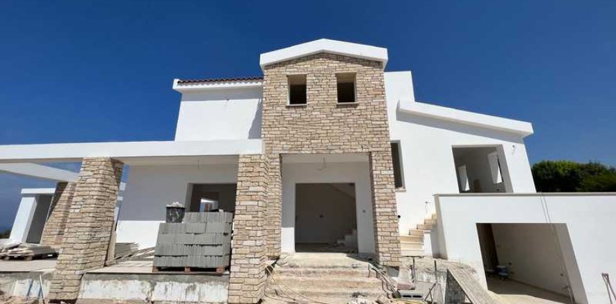 4 bedrooms Villa in Pegeia, Cyprus No. 63017