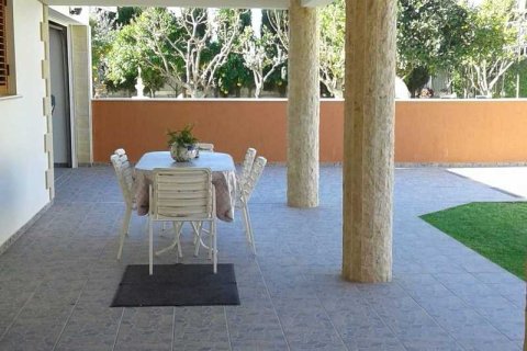 4 bedrooms House in Agios Athanasios, Cyprus No. 76823 1