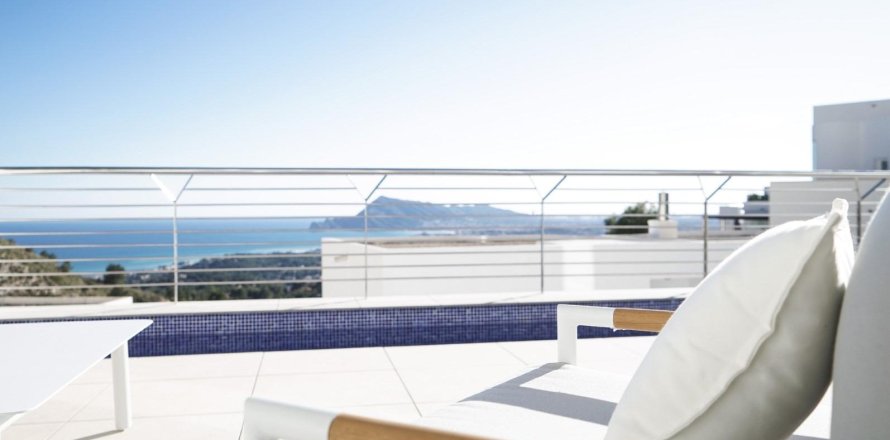 5 bedrooms Villa in Altea, Spain No. 26404