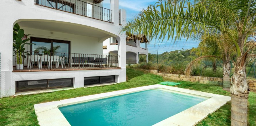 4 bedrooms Villa in Estepona, Spain No. 27085