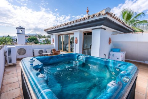 5 bedrooms Villa in Marbella, Spain No. 27089 7