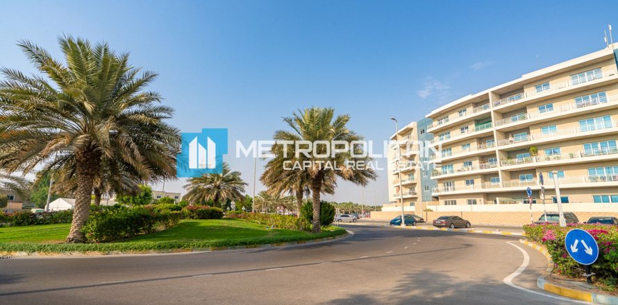 3 dormitorios Apartment en Al Reef, UAE No. 7060