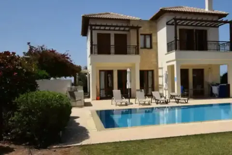 2 bedrooms House in Paphos, Cyprus No. 29843 1