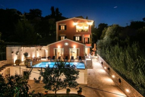 5 bedrooms Villa in Central Macedonia, Greece No. 48809 1