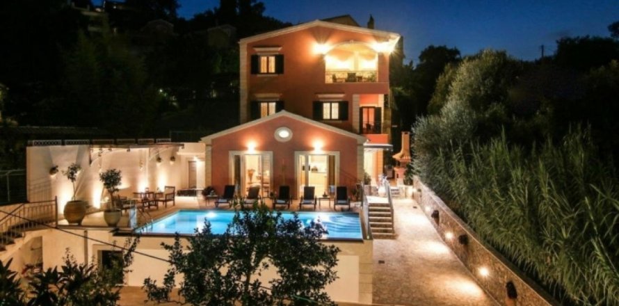 5 bedrooms Villa in Central Macedonia, Greece No. 48809