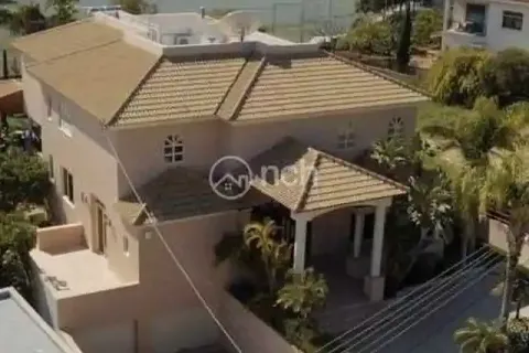 5 bedrooms Villa in Germasogeia, Cyprus No. 30336 1