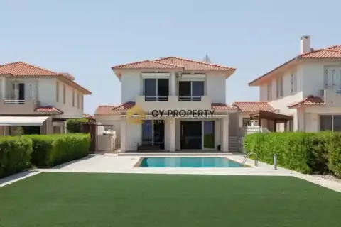 5 bedrooms House in Pervolia, Cyprus No. 31234 1