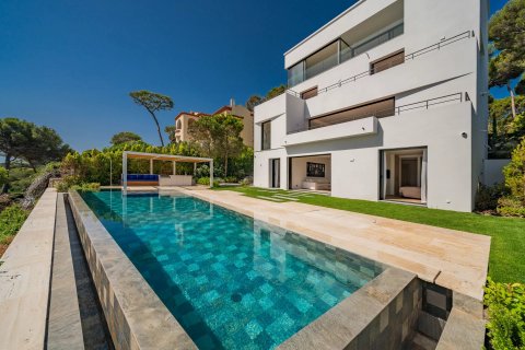 6 bedrooms Villa in Antibes, France No. 67202 4