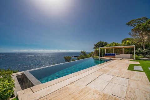 6 bedrooms Villa in Antibes, France No. 67202 3