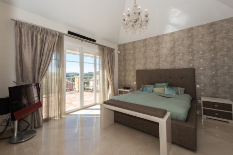 4 bedrooms House in Benahavis, Spain No. 25223 3