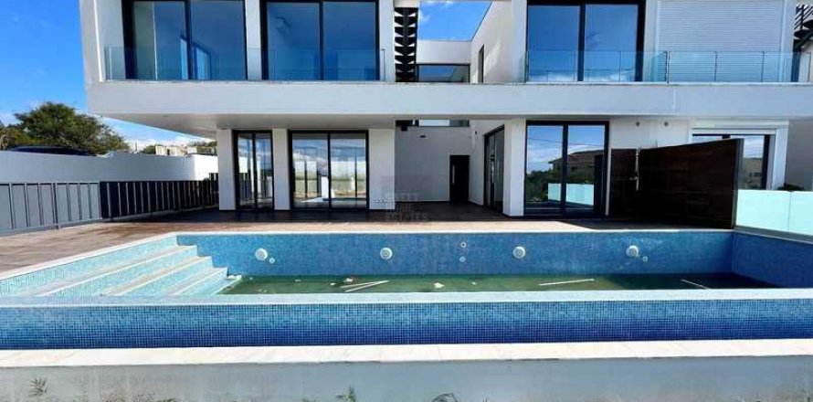 5 bedrooms House in Ayia Napa, Cyprus No. 29269