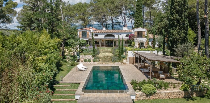 6 bedrooms Villa in Mougins, France No. 68076