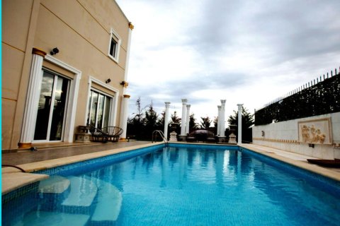 4 bedrooms Villa in Athens, Greece No. 50078 1