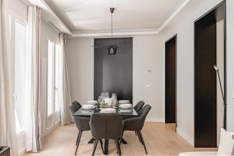 102m² Apartment en Madrid, Spain No. 26864 1