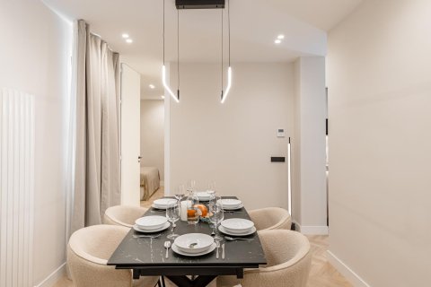 2 dormitorios Apartment en Madrid, Spain No. 26865 4