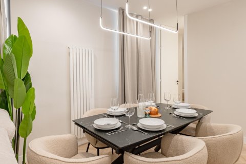 2 dormitorios Apartment en Madrid, Spain No. 26865 5