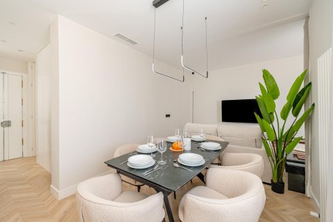 2 dormitorios Apartment en Madrid, Spain No. 26865 2