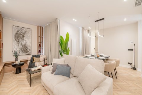 2 dormitorios Apartment en Madrid, Spain No. 26865 3