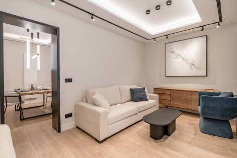 2 dormitorios Apartment en Madrid, Spain No. 26863 4