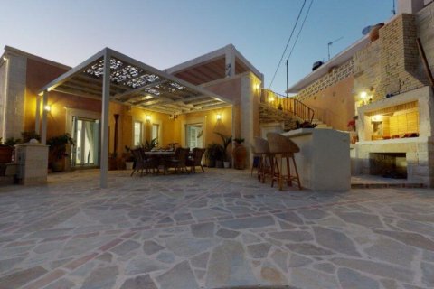 3 bedrooms Villa in Heraklion, Greece No. 64795 3