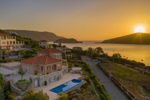 6 bedrooms Villa in Chania, Greece No. 48103 1