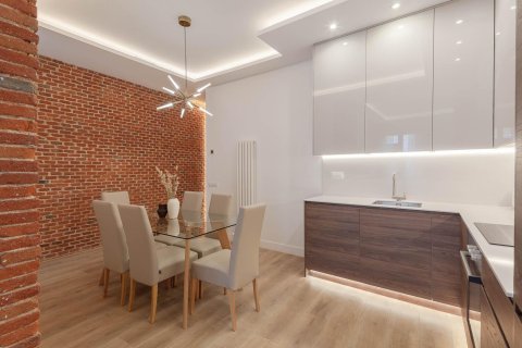 3 dormitorios Apartment en Madrid, Spain No. 26855 2