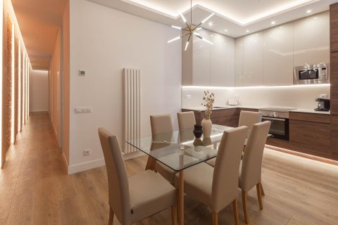 3 dormitorios Apartment en Madrid, Spain No. 26855 9