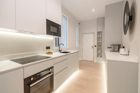 2 dormitorios Apartment en Madrid, Spain No. 26910 9