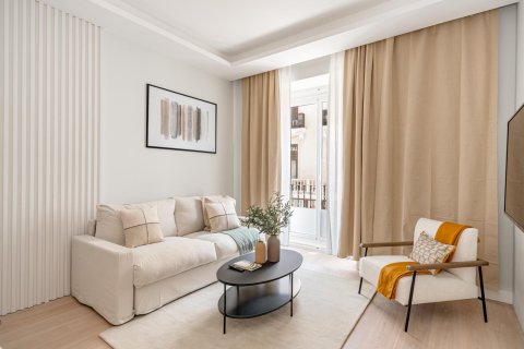 2 dormitorios Apartment en Madrid, Spain No. 26910 2