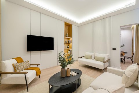 2 dormitorios Apartment en Madrid, Spain No. 26910 4