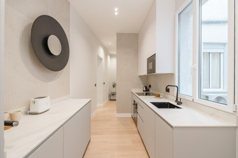 2 dormitorios Apartment en Madrid, Spain No. 26910 8