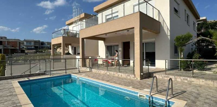 4 bedrooms Villa in Germasogeia, Cyprus No. 63263