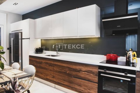 5+1 Apartment in Bueyuekcekmece, Turkey No. 11188 12