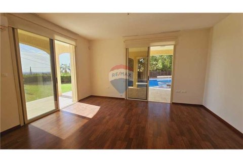 4 bedrooms Villa in Ypsonas, Cyprus No. 63192 8