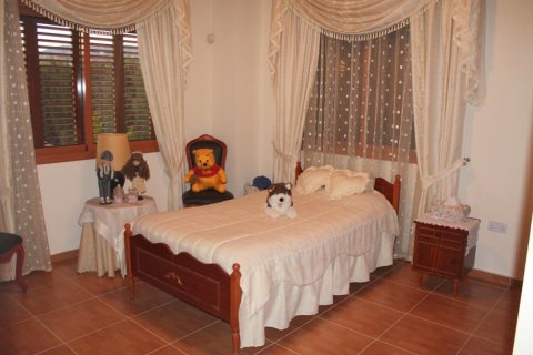 3 bedrooms Villa in Limassol, Cyprus No. 50634 14