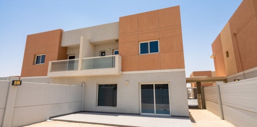 3 bedrooms Townhouse in Al Samha, UAE No. 5812