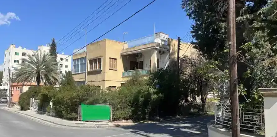 726m² Land in Nicosia, Cyprus No. 35812